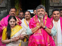 ತುಮಕೂರಿನ ಸಾಧನಾ ಸಮಾವೇಶಕ್ಕೆ ಮುನ್ನ ಡಿ.ಕೆ ಶಿವಕುಮಾರ್ ತಿರುಪತಿ ದರ್ಶನ: ನೆರವೇರುತ್ತಾ CM ಕನಸು? Video