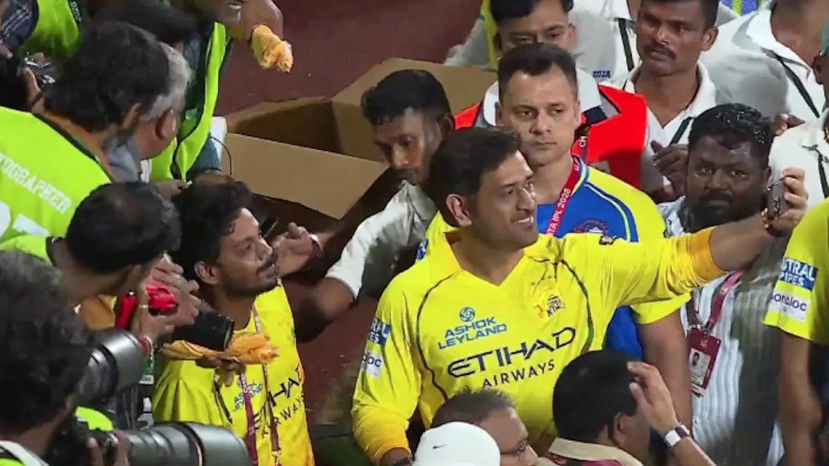 IPL 2026: ಕೊನೆಗೂ ಚೆಪಾಕ್ ಮೈದಾನದಲ್ಲಿ ಕಾಣಿಸಿಕೊಂಡ ಧೋನಿ! ಅಭಿಮಾನಿಗಳೊಂದಿಗೆ ಸೆಲ್ಫಿ; ವಿದಾಯದ ಸೂಚನೆಯೇ?
