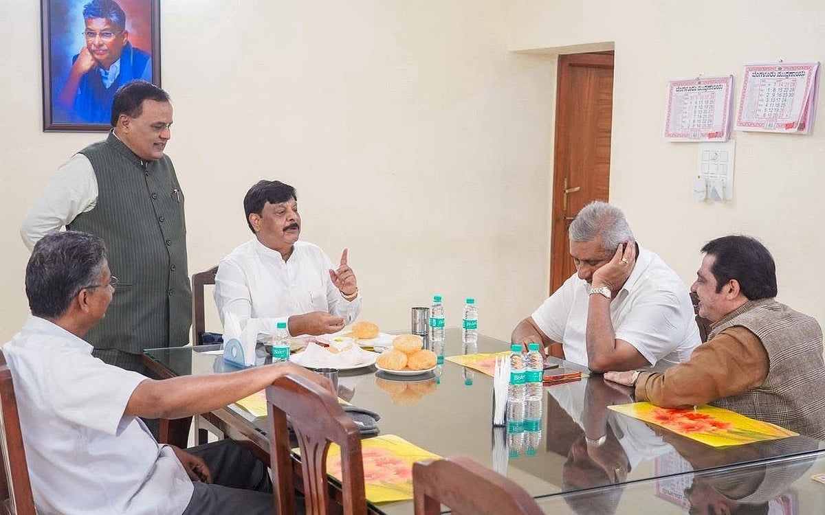 ತುಮಕೂರಿನಲ್ಲಿ ಸಾಧನಾ ಸಮಾವೇಶ: ಇತ್ತ ಸಾಹುಕಾರ್ ಮನೆಯಲ್ಲಿ ಸಿಎಂ ಆಪ್ತರ ಬ್ರೇಕ್ ಫಾಸ್ಟ್ ಮೀಟಿಂಗ್
