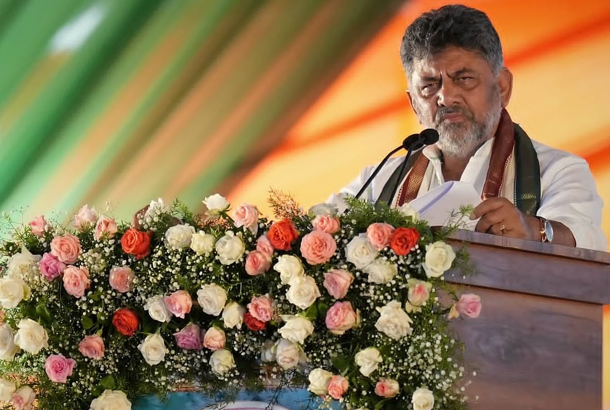 ಅಧಿಕಾರ ಸಿಕ್ಕ ಸಂದರ್ಭದಲ್ಲಿ ಕೊಟ್ಟು ಹೋಗಬೇಕು, ಇಲ್ಲದಿದ್ದರೆ ಬಿಟ್ಟು ಹೋಗಬೇಕು; 2028ರಲ್ಲಿ ಮತ್ತೆ ಕಾಂಗ್ರೆಸ್: ತುಮಕೂರಿನಲ್ಲಿ ಅಬ್ಬರಿಸಿದ DK ಶಿವಕುಮಾರ್; Video