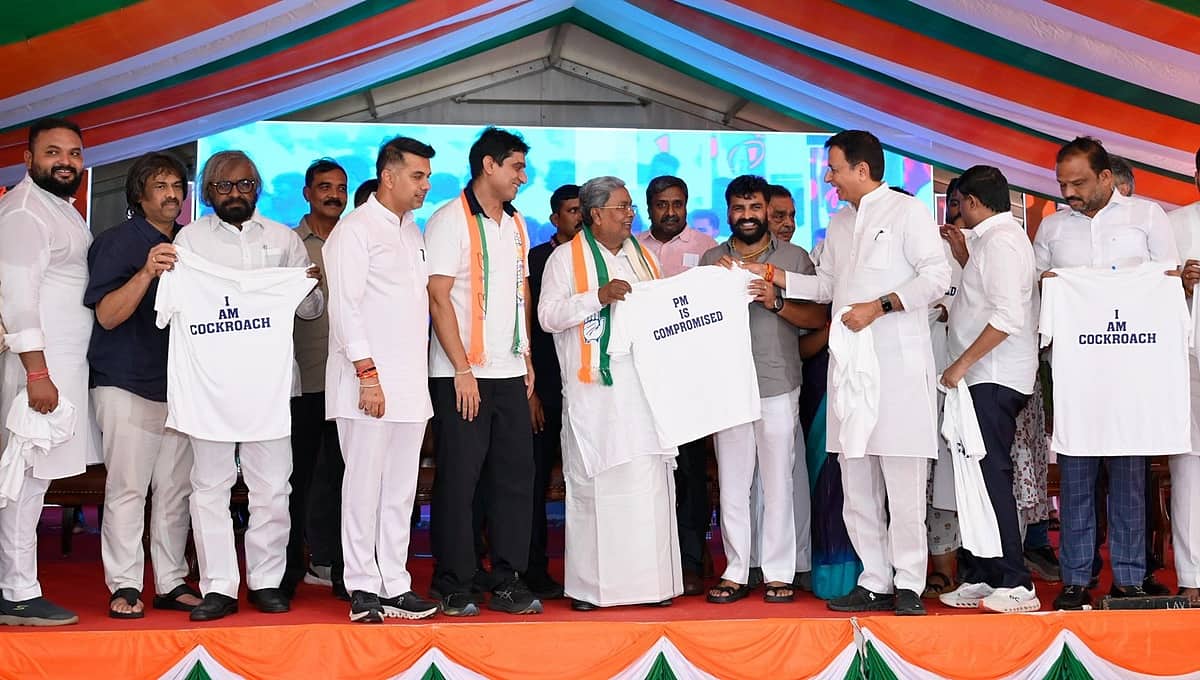 Cockroach Janta Party ಅಬ್ಬರ: ಬೆಂಗಳೂರಿನಲ್ಲಿ ಕಾಂಗ್ರೆಸ್ ನಾಯಕರಿಂದ 'ಐ ಆಮ್ ಕಾಕ್ರೋಚ್' ಟೀ-ಶರ್ಟ್ ಬಿಡುಗಡೆ