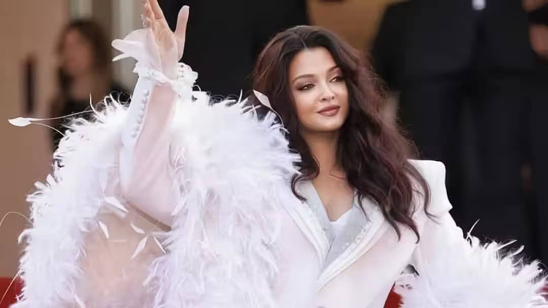 Cannes 2026 Closing Ceremony: ಬಿಳಿ ಪ್ಯಾಂಟ್ ಸೂಟ್ ನಲ್ಲಿ ಕಂಗೊಳಿಸಿದ ಐಶ್ವರ್ಯ ರೈ!