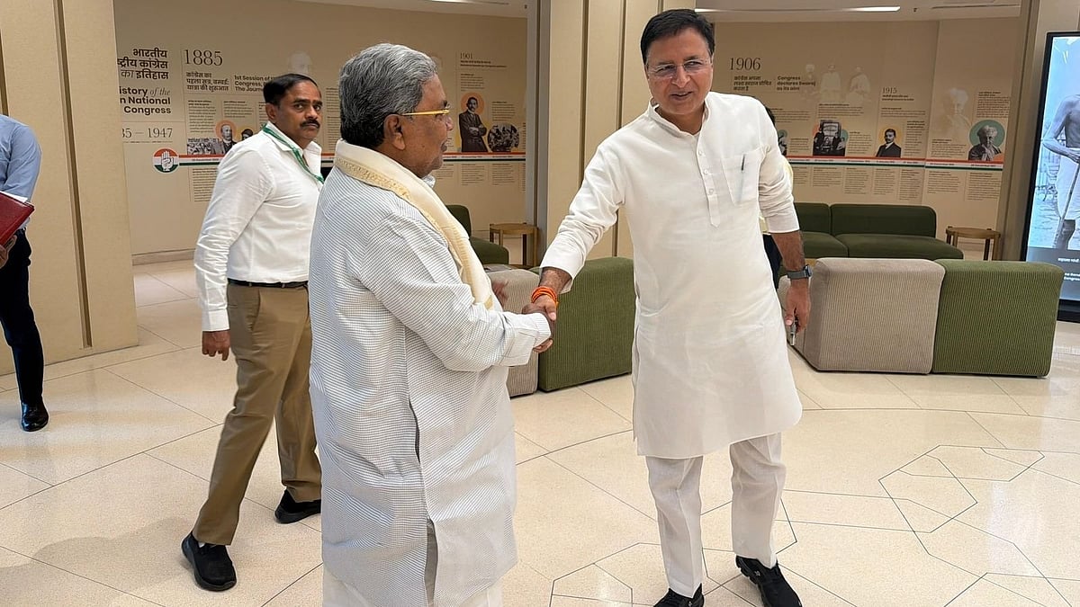 ಸಂಪುಟ ವಿಸ್ತರಣೆ ಕಿಚ್ಚು; 'ಕೈ' ಪಾಳಯದಲ್ಲಿ ಹೈ ಡ್ರಾಮಾ: ಡ್ಯಾಮೇಜ್ ಕಂಟ್ರೋಲ್ಗೆ ಸುರ್ಜೇವಾಲಾ ಎಂಟ್ರಿ..!
