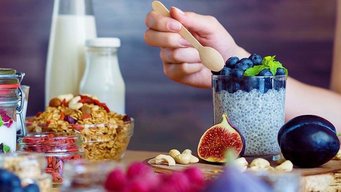 Chia Seeds: ಆರೋಗ್ಯ ಕಾಪಾಡುವ ಸೂಪರ್‌ಫುಡ್; ದಿನಕ್ಕೆ ಎಷ್ಟು ಪ್ರಮಾಣದಲ್ಲಿ ಸೇವಿಸಬೇಕು? ಅತಿಯಾಗಿ ಸೇವಿಸಿದರೆ ಏನಾಗುತ್ತದೆ..?