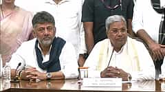 ವಿದಾಯದ ಕೊನೇ ಕ್ಷಣದಲ್ಲೂ Siddaramaiah ಮಹತ್ವದ ಕ್ರಮ: ಆಪ್ತ ಕಾರ್ಯದರ್ಶಿ, ವಿಶೇಷಾಧಿಕಾರಿ ವರ್ಗಾವಣೆ