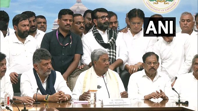 Siddaramaiah Press Meet: 'ಹೈಕಮಾಂಡ್ ಆದೇಶದ ಮೇಲೆ ರಾಜಿನಾಮೆ ನೀಡಿದ್ದೇನೆ'; ಸಿದ್ದರಾಮಯ್ಯ ವಿದಾಯದ ಮಾತು; Video