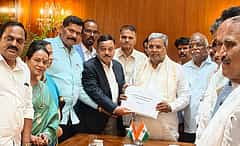 400 ಕೋಟಿ ರೂ ವೆಚ್ಚದಲ್ಲಿ ಸಿದ್ಧಗೊಂಡ ಹಿಂದುಳಿದ ವರ್ಗಗಳ ಸಮೀಕ್ಷೆ ಸರ್ಕಾರಕ್ಕೆ ಸಲ್ಲಿಕೆ: ಮೀಸಲಾತಿ ಶೇ.42ಕ್ಕೆ ಹೆಚ್ಚಿಸಲು ಶಿಫಾರಸು