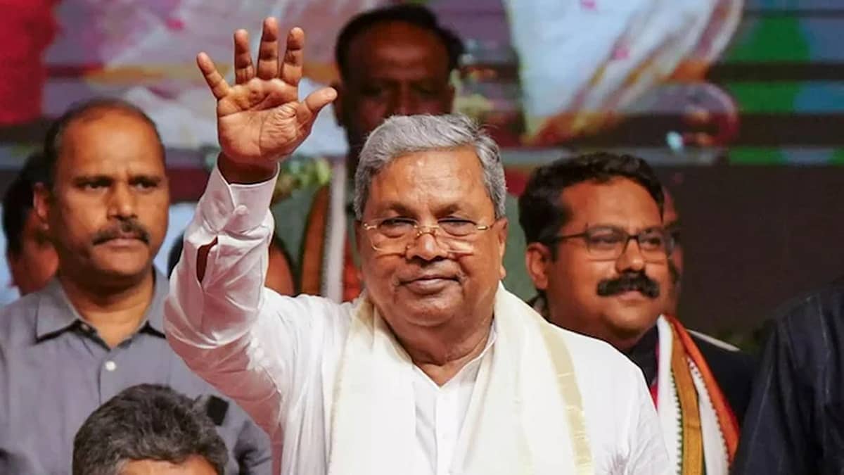 ಸಿಎಂ ಸ್ಥಾನದಿಂದ ಸಿದ್ದರಾಮಯ್ಯ ನಿರ್ಗಮನ: ಕಾಂಗ್ರೆಸ್ ಅಹಿಂದ ನೆಲೆಯ ಬಗ್ಗೆ ಹಲವು ಪ್ರಶ್ನೆಗಳು ಮುನ್ನಲೆಗೆ!