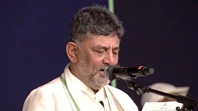 ಕರ್ನಾಟಕದ 18ನೇ ಮುಖ್ಯಮಂತ್ರಿಯಾಗಿ ಡಿ.ಕೆ ಶಿವಕುಮಾರ್ ಪ್ರಮಾಣವಚನ ಸ್ವೀಕಾರ; ಜಿ ಪರಮೇಶ್ವರ ಉಪಮುಖ್ಯಮಂತ್ರಿ