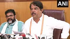 'ಡಿಕೆಶಿ ಸರ್ಕಾರ ಹೊಸ ಪೋಸ್ಟರ್ ಹೊಂದಿರುವ ಹಳೆಯ ಸಿನಿಮಾದಂತಿದೆ; ಧರ್ಮಸ್ಥಳದ ಮಾಸ್ಕ್ ಮ್ಯಾನ್ ರೀತಿ': ಆರ್ ಅಶೋಕ್; Video