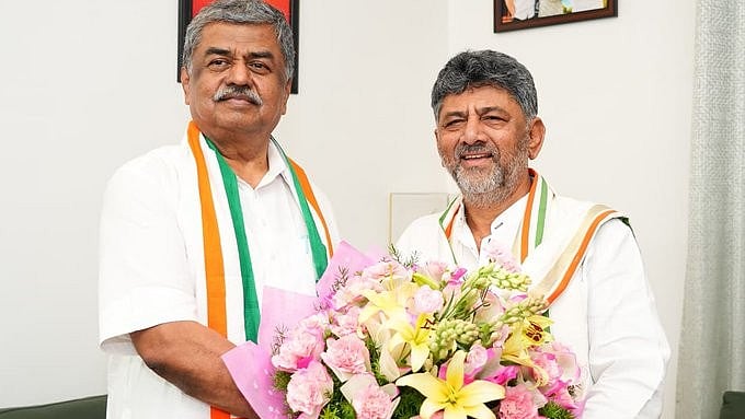 ಡಿ.ಕೆ ಶಿವಕುಮಾರ್ ಸರ್ಕಾರಕ್ಕೆ100 ರ ಸಂಭ್ರಮ: KPCC ಅಧ್ಯಕ್ಷರ ಅಸಮಾಧಾನಕ್ಕೆ CM ಸ್ಪಷ್ಟನೆ; ಹೈಕಮಾಂಡ್ ಕದ ತಟ್ಟಿದ್ರಾ ಹರಿಪ್ರಸಾದ್?