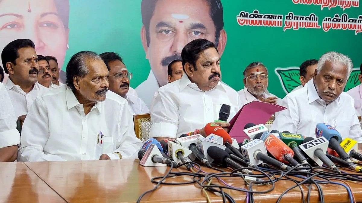 AIADMKಗೆ ಮತ್ತೊಂದು ಶಾಕ್; 4 ಮಾಜಿ ಸಚಿವರು TVK ಗೆ ಸೇರ್ಪಡೆ