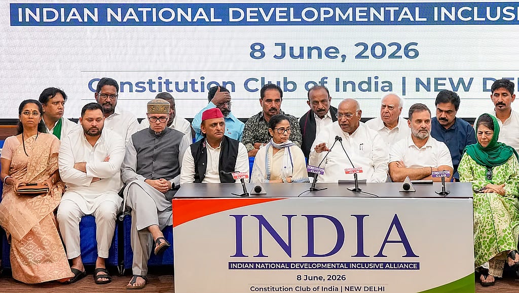 INDIA ಮೈತ್ರಿಕೂಟದಲ್ಲಿ ಗದ್ದಲ: DMK, AAP ಗೈರು ಹಿನ್ನಲೆ ರಾಹುಲ್ ಗಾಂಧಿ, ಕಾಂಗ್ರೆಸ್ ವಿರುದ್ಧ ವ್ಯಾಪಕ ಆಕ್ರೋಶ!