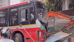 ಮುಂಬೈ: ಪೀಕ್ ಟ್ರಾಫಿಕ್ ಸಮಯದಲ್ಲಿ ವಾಹನಗಳಿಗೆ ಡಿಕ್ಕಿ ಹೊಡೆದ BEST Bus: ಓರ್ವ ಸಾವು! Video