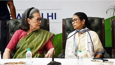 TMC ಯಲ್ಲಿ ಬಂಡಾಯದ ಬೇಗುದಿ ನಡುವೆ ಸೋನಿಯಾ ಗಾಂಧಿ ಭೇಟಿಯಾದ ಮಮತಾ ಬ್ಯಾನರ್ಜಿ!