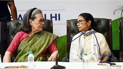 TMC ಯಲ್ಲಿ ಬಂಡಾಯದ ಬೇಗುದಿ ನಡುವೆ ಸೋನಿಯಾ ಗಾಂಧಿ ಭೇಟಿಯಾದ ಮಮತಾ ಬ್ಯಾನರ್ಜಿ!