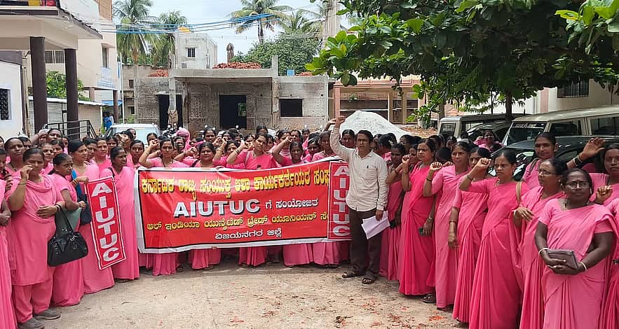 ಐದು ತಿಂಗಳ ಬಾಕಿ ವೇತನ ಬಿಡುಗಡೆ ಮಾಡಿ: ಹೊಸಪೇಟೆಯಲ್ಲಿ ಆಶಾ ಕಾರ್ಯಕರ್ತೆಯರ ಪ್ರತಿಭಟನೆ