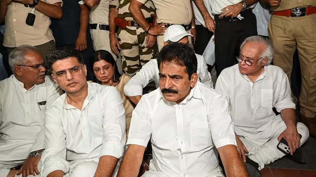 'Murder Of Democracy': ಮೀನಾಕ್ಷಿ ನಟರಾಜನ್ ನಾಮಪತ್ರ ರದ್ದು; EC ಕಚೇರಿ ಹೊರಗೆ ಕಾಂಗ್ರೆಸ್ ಭಾರಿ ಪ್ರತಿಭಟನೆ!