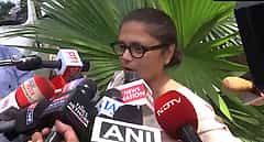 'ಎರಡು ದೋಣಿಯಲ್ಲಿ ಪ್ರಯಾಣಿಸಲು ಇಚ್ಛಿಸುವುದಿಲ್ಲ': TMC ರಾಜ್ಯಸಭಾ ಸಂಸದ ಸ್ಥಾನಕ್ಕೆ ರಾಜೀನಾಮೆ ನೀಡಿದ ಸುಷ್ಮಿತಾ ದೇವ್ ಹೇಳಿದ್ದೇನು? Video