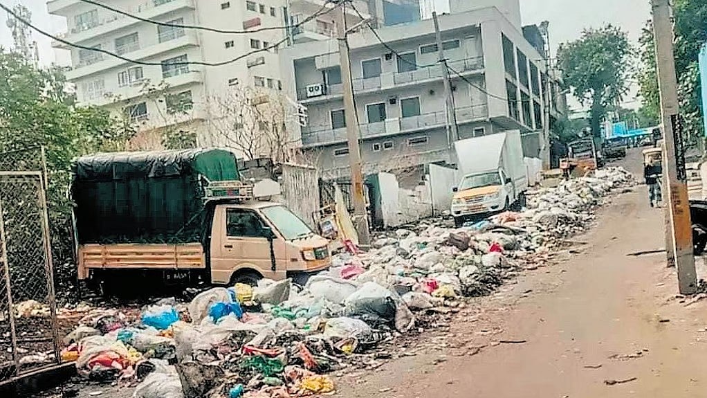 ಬೆಂಗಳೂರು: ಕಸದ ತೊಟ್ಟಿಗಳಾದ ಶಂಪುರ, ಟ್ಯಾನರಿ ರಸ್ತೆ! ಎಲ್ಲೆಲ್ಲೂ ದುರ್ವಾಸನೆ..