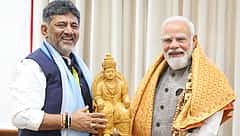 ಪ್ರಧಾನಿ ಮೋದಿ ಭೇಟಿ ಮಾಡಿದ ಡಿಕೆಶಿ; ರಾಜ್ಯದ ಅಭಿವೃದ್ಧಿಗೆ ಸಹಕಾರ ಕೋರಿದ ಸಿಎಂ