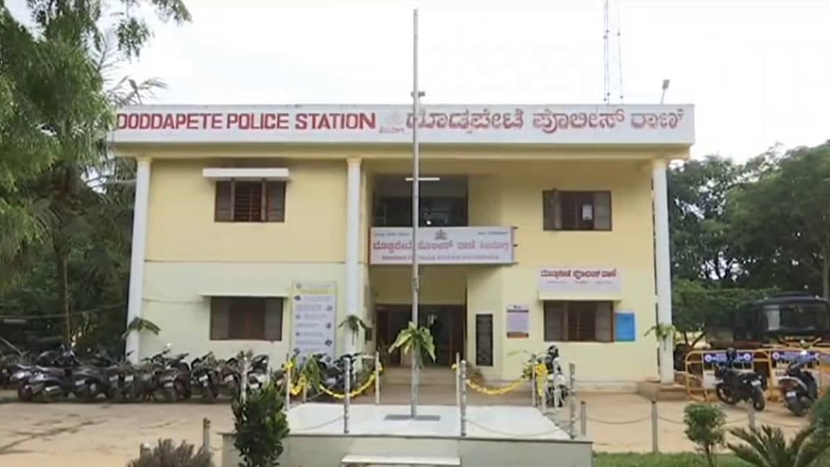 ಶಿವಮೊಗ್ಗ: ಪತ್ನಿ ಕೊಲೆಗೆ ಪತಿ ಸುಪಾರಿ; ಬುರ್ಖಾ ಧರಿಸಿ ಬಂದ ಭಸ್ಮಾಸುರರಿಗೆ ಸಾರ್ವಜನಿಕರಿಂದಲೇ ಹಿಗ್ಗಾಮುಗ್ಗಾ ಧರ್ಮದೇಟು!