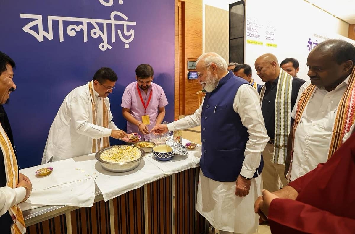 ಮೋದಿ ದಾಖಲೆ ಸಭೆಯಲ್ಲಿ ಮತ್ತೆ ಸುದ್ದಿಯಾದ ಝಲ್ ಮುರಿ ಸ್ನ್ಯಾಕ್ಸ್: ಅಮಿತ್ ಶಾ ಸೋಷಿಯಲ್ ಮೀಡಿಯಾ ಪೋಸ್ಟ್ ನ ಅರ್ಥವೇನು?