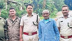 ಬೆಳಗಾವಿ: ಕಾಡಿನಲ್ಲಿ ನಾಪತ್ತೆಯಾಗಿದ್ದ 65 ವರ್ಷದ ವೃದ್ಧನನ್ನು ರಕ್ಷಿಸಿದ ಅರಣ್ಯ ಸಿಬ್ಬಂದಿ!