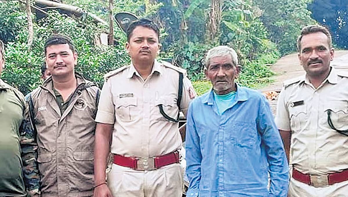 ಬೆಳಗಾವಿ: ಕಾಡಿನಲ್ಲಿ ನಾಪತ್ತೆಯಾಗಿದ್ದ 65 ವರ್ಷದ ವೃದ್ಧನನ್ನು ರಕ್ಷಿಸಿದ ಅರಣ್ಯ ಸಿಬ್ಬಂದಿ!