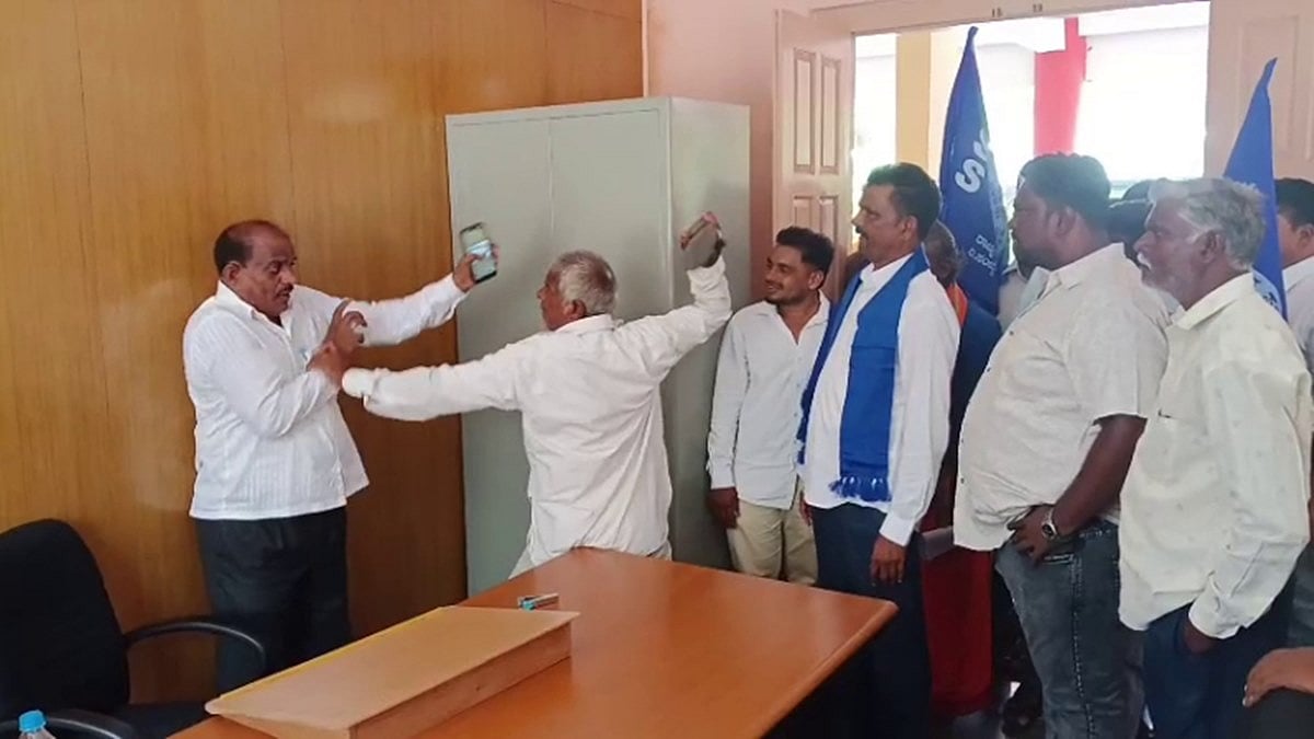 ಭೂ ಪರಿಹಾರ ಕೊಡದೇ ಸತಾಯಿಸುತ್ತಿದ್ದ ಬಿಟಿಡಿಎ ಸಿಬ್ಬಂದಿ: ಅಧಿಕಾರಿಗೆ ಚಪ್ಪಲಿಯಿಂದ ಹೊಡೆದ ರೈತ! Video