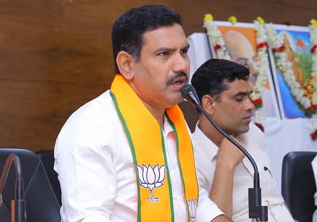 CM ಡಿ.ಕೆ ಶಿವಕುಮಾರ್ ರಿಯಲ್ ಎಸ್ಟೇಟ್ ಪರ ಕೆಲಸ ಮಾಡುತ್ತಿದ್ದಾರೆ; ಗೃಹಲಕ್ಷ್ಮಿ ಯೋಜನೆ ಚುನಾವಣಾ ಲಕ್ಷ್ಮಿಯಾಗಿದೆ: ಬಿ.ವೈ ವಿಜಯೇಂದ್ರ; Video