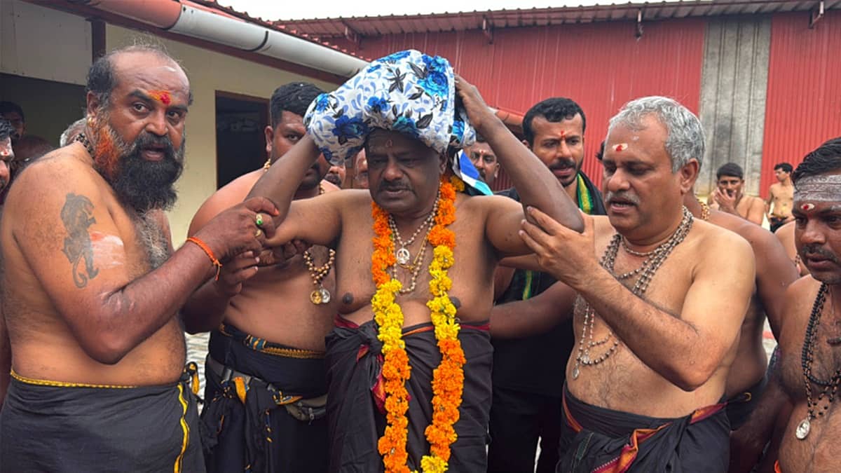 ಅಯ್ಯಪ್ಪ ಮಾಲೆ ಧರಿಸಿ ಶಬರಿಮಲೆ ಯಾತ್ರೆ ಕೈಗೊಂಡ ಹೆಚ್.ಡಿ ಕುಮಾರಸ್ವಾಮಿ