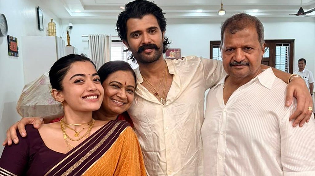 ಇದ್ದಕ್ಕಿದ್ದಂತೆ ಹೆಸರು ಬದಲಾಯಿಸಿಕೊಂಡ ರಶ್ಮಿಕಾ; 'ದೇವರಕೊಂಡ' ಸರ್‌ನೇಮ್ ಕೇಳಿ ಫ್ಯಾನ್ಸ್ ಫುಲ್ ಖುಷ್!
