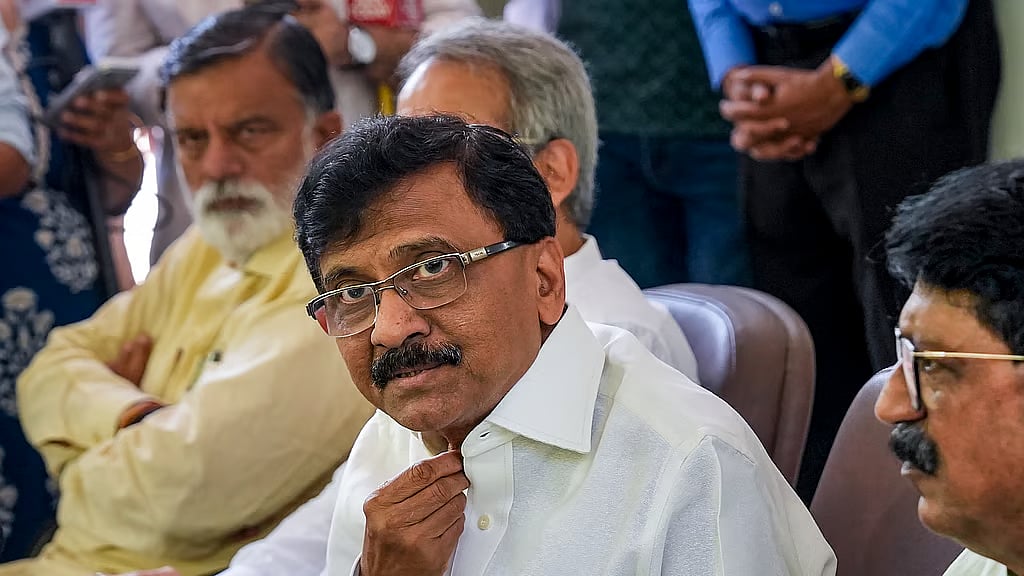ಶಿವಸೇನೆ (ಯುಬಿಟಿ)ಯಲ್ಲಿ ಭಿನ್ನಮತ ಸ್ಫೋಟ?: ನಮ್ಮ ಸಂಸದರಿಗೆ ತಲಾ ₹50 ಕೋಟಿ ಆಮಿಷ ಒಡ್ಡಿದ್ದಾರೆ; ಸಂಜಯ್ ರಾವುತ್ ಆರೋಪ