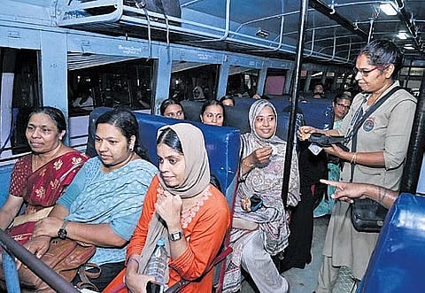 ಕೇರಳಂ ಸರ್ಕಾರದ ಮಹಿಳೆಯರಿಗೆ ಉಚಿತ ಬಸ್ ಪ್ರಯಾಣ ಯೋಜನೆ: ಮಂಗಳೂರಿನಲ್ಲಿ ಕಾರ್ಮಿಕರ ಕೊರತೆ ನೀಗುವ ನಿರೀಕ್ಷೆ!