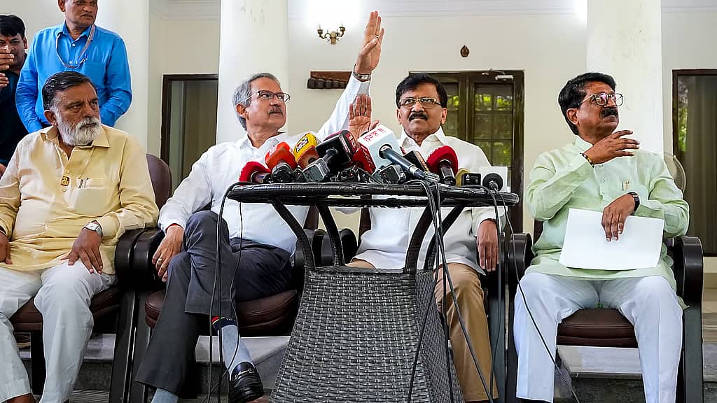 ಪಕ್ಷಾಂತರ ಊಹಾಪೋಹಗಳ ನಡುವೆ ಶಿವಸೇನೆ(ಯುಬಿಟಿ) ಸಂಸದರಿಂದ ಲೋಕಸಭಾ ಸ್ಪೀಕರ್ ಭೇಟಿ; ಓಂ ಬಿರ್ಲಾ ಹೇಳಿದ್ದೇನು?