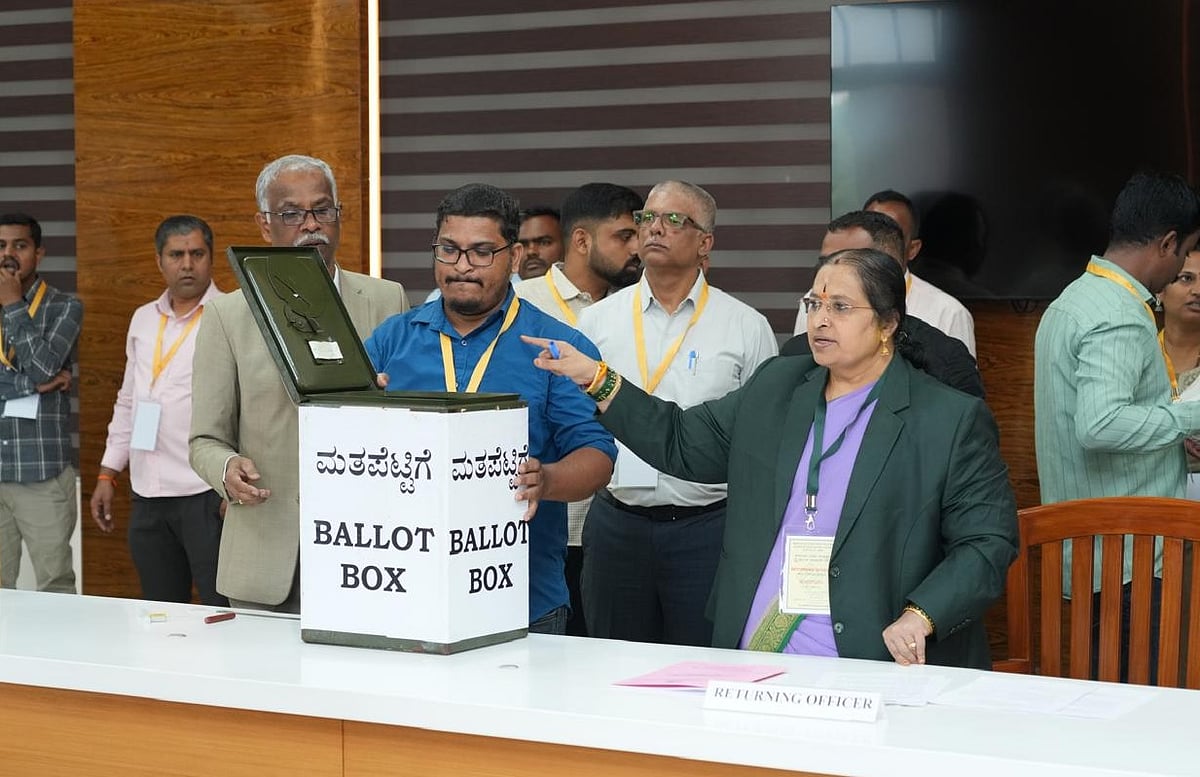 ವಿಧಾನಪರಿಷತ್ ಚುನಾವಣೆ: ಕಾಂಗ್ರೆಸ್-ಎನ್ಡಿಎ ಮೈತ್ರಿಗಳ ನಡುವೆ ಗುಪ್ತ ಕಸರತ್ತು; ರಾಜಕೀಯ ದಿಕ್ಕು ಬದಲಿಸುತ್ತಾ ಏಳನೇ ಅಭ್ಯರ್ಥಿ ಆಯ್ಕೆ?