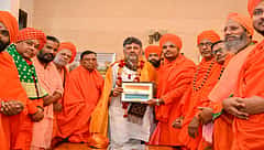 ಜೀವ ಬೆದರಿಕೆ ಹಿನ್ನೆಲೆ: ಶ್ರೀ ಪ್ರಣವಾನಂದರಾಮ್ ಮಹಾಸ್ವಾಮಿಗಳಿಗೆ ಭದ್ರತೆ ನೀಡುವಂತೆ ಸಿಎಂಗೆ ಸ್ವಾಮೀಜಿಗಳಿಂದ ಮನವಿ