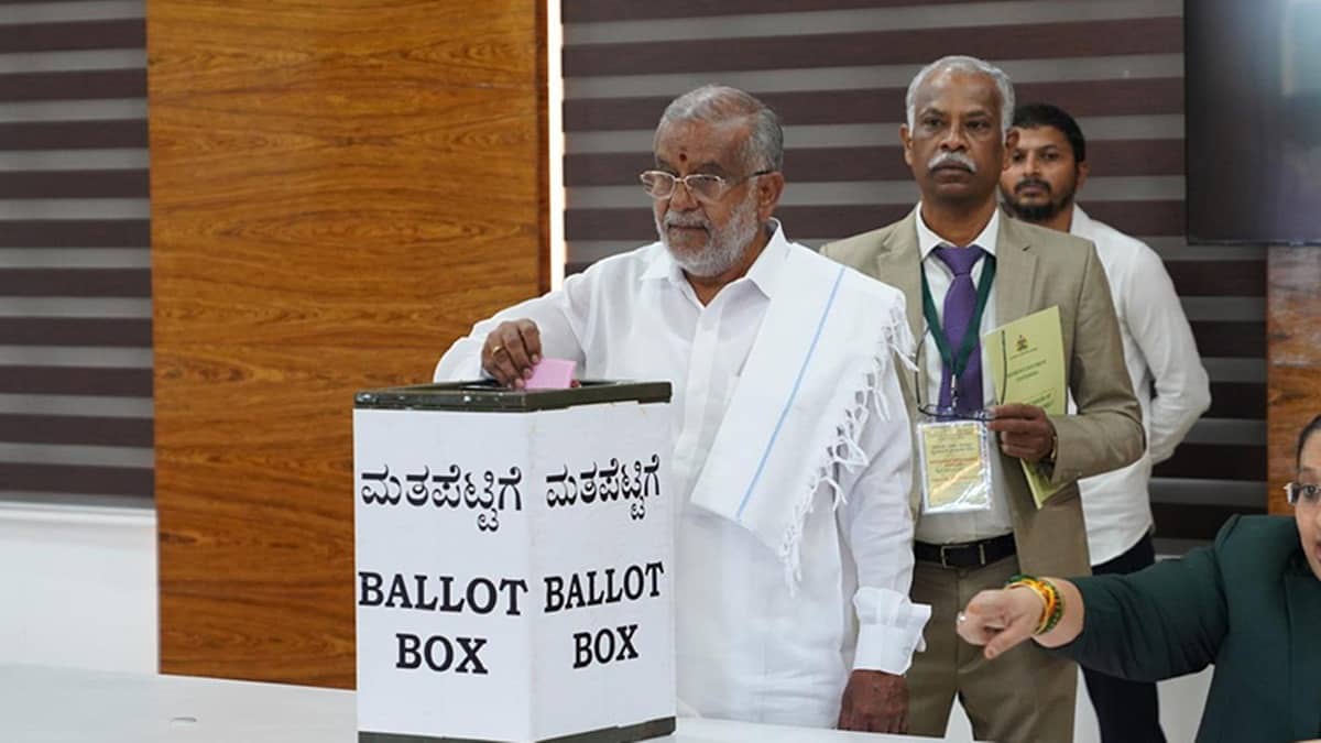 ಪರಿಷತ್ ಚುನಾವಣೆ: ಅಡ್ಡ ಮತದಾನ ಮಾಡಿಬಿಟ್ರಾ ಜಿ.ಟಿ ದೇವೇಗೌಡ? ಜೆಡಿಎಸ್ ಗೆ 'ಕೈ' ಕೊಟ್ರಾ GTD!