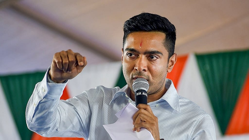 ಅಭಿಷೇಕ್ ಬ್ಯಾನರ್ಜಿ ಲೋಕಸಭಾ ಸ್ಪೀಕರ್ ಭೇಟಿ; TMC ಬಂಡಾಯ ಸಂಸದರ ಅನರ್ಹತೆ ಕೋರಿ 20 ಅರ್ಜಿ ಸಲ್ಲಿಕೆ!