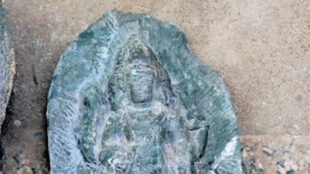 12ನೇ ಶತಮಾನದ ಶಿಲ್ಪಕಲೆಯ ವೈಭವ; ಗದಗದ ಬೆಟಗೇರಿಯಲ್ಲಿ ಅಪರೂಪದ ತ್ರಿಮುಖ ಸೂರ್ಯದೇವನ ವಿಗ್ರಹ ಪತ್ತೆ..!
