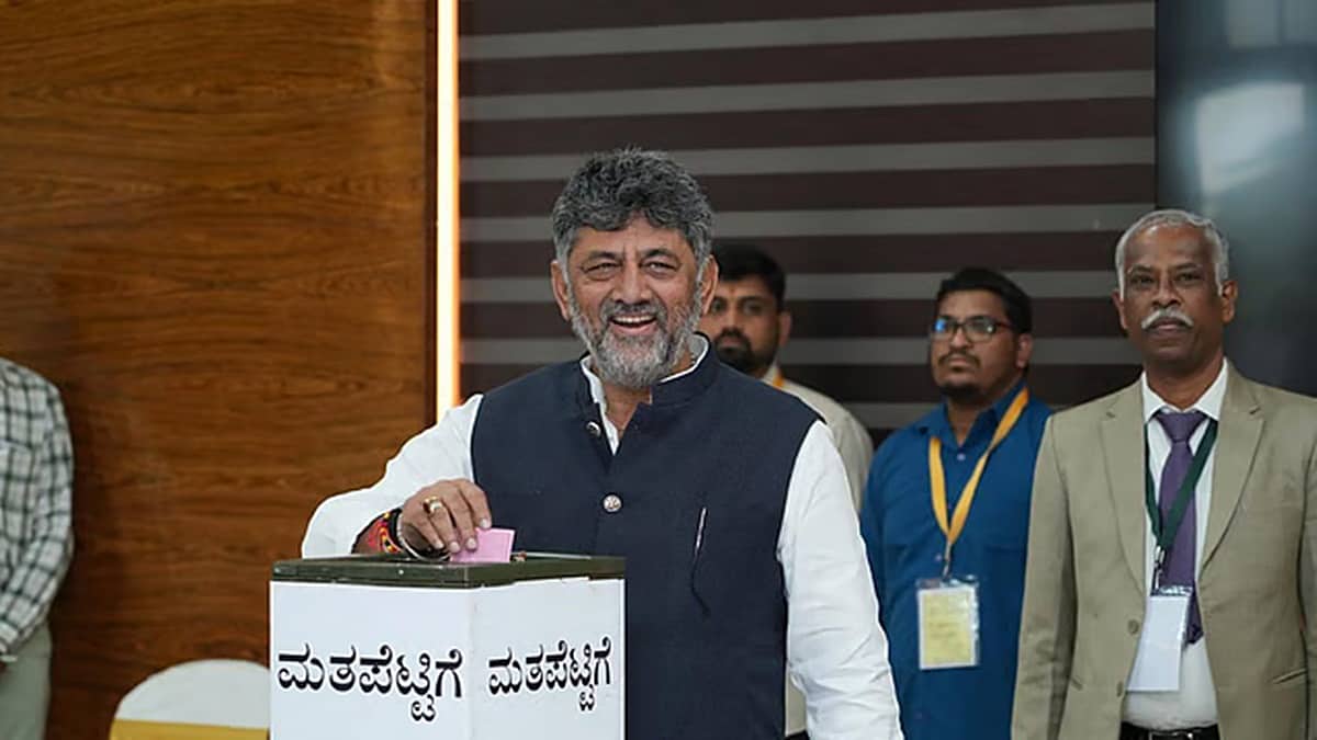ಮೊದಲ ಚುನಾವಣೆಯಲ್ಲೇ ಡಿ.ಕೆ ಶಿವಕುಮಾರ್ ಚಮತ್ಕಾರ: 'ಆತ್ಮಸಾಕ್ಷಿ'ಗೆ ದ್ರೋಹ ಬಗೆದ JDS-BJP ಶಾಸಕರು!