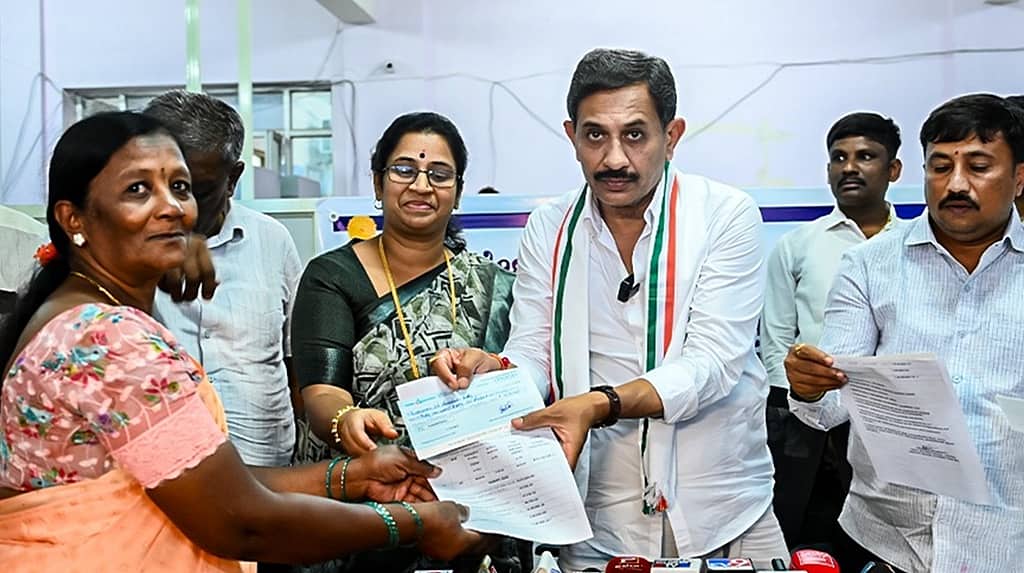 ಬಿಡದಿ ಟೌನ್ಶಿಪ್ಗೆ ಭೂಮಿ ನೀಡಿದ ರೈತರಿಗೆ ಪರಿಹಾರ: ಎಕರೆಗೆ 2.30 ಕೋಟಿ ರೂ; ಚೆಕ್ ವಿತರಣೆಗೆ ಚಾಲನೆ..!