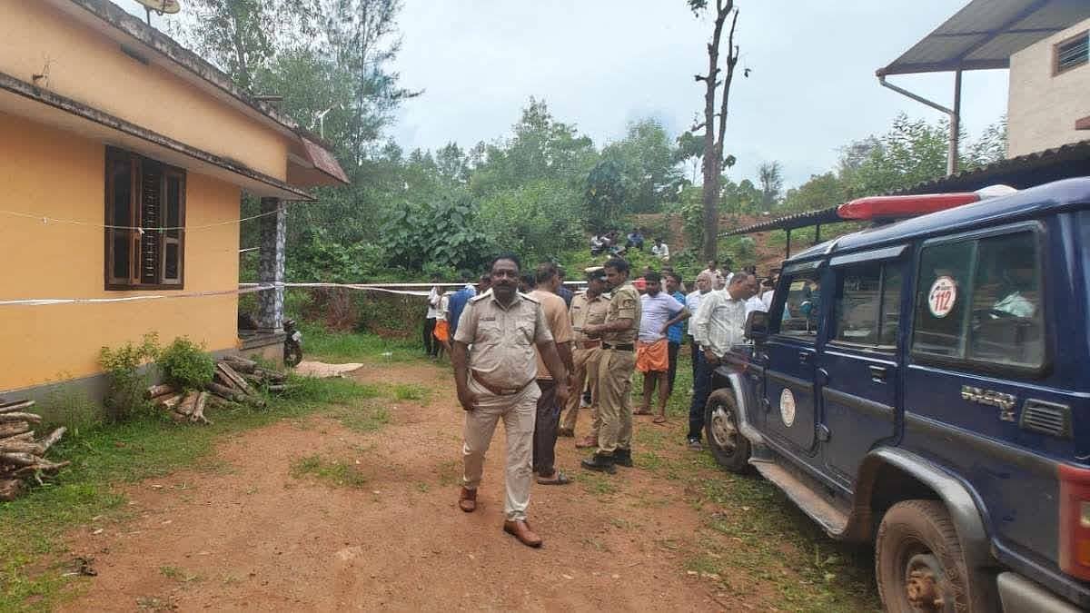 ಮಂಗಳೂರಿನಲ್ಲಿ ಮನಕಲಕುವ ಘಟನೆ: ಮನೆಯಲ್ಲಿ ತಂದೆ-ತಾಯಿ ಶವವಾಗಿ ಪತ್ತೆ; ಗೋಗರೆದ 2 ವರ್ಷದ ಮಗು!