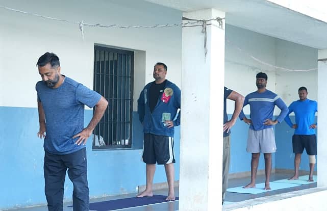 Yoga Day, Actor Darshan: ಪರಪ್ಪನ ಅಗ್ರಹಾರ ಜೈಲಿನಲ್ಲಿ ಯೋಗಾಭ್ಯಾಸ ಮಾಡಿದ ದರ್ಶನ್ ಫೋಟೋ ವೈರಲ್