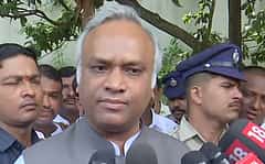 ಮಲ್ಲಿಕಾರ್ಜುನ ಖರ್ಗೆ ಅವರು AICC ಅಧ್ಯಕ್ಷರು; ಯಾರೇ ಆದರೂ ಪಕ್ಷದ ಶಿಸ್ತು ಉಲ್ಲಂಘಿಸಿದರೆ ಪ್ರಶ್ನೆ ಮಾಡುವ ಬೈಯುವ ಹಕ್ಕು ಅವರಿಗಿದೆ: ಪ್ರಿಯಾಂಕ್ ಖರ್ಗೆ; Video