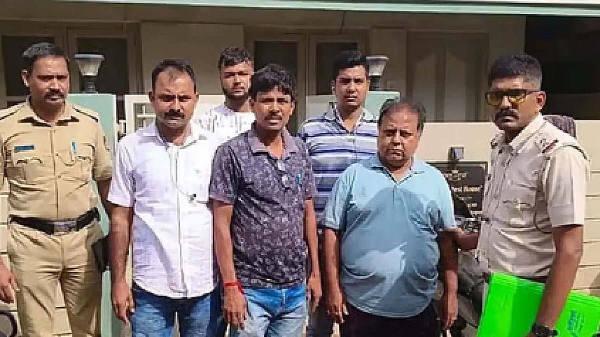 TMC ಮಾಜಿ ಶಾಸಕ ರಾಮೇಂದು ಸಿಂಹರಾಯ್ ಬೆಳಗಾವಿಯಲ್ಲಿ ಬಂಧನ: ಚೋರ್..ಚೋರ್ ಎಂದು ಮೊಟ್ಟೆ, ಚಪ್ಪಲಿ ಎಸೆದ ಬಿಜೆಪಿ ಕಾರ್ಯಕರ್ತರು; Video