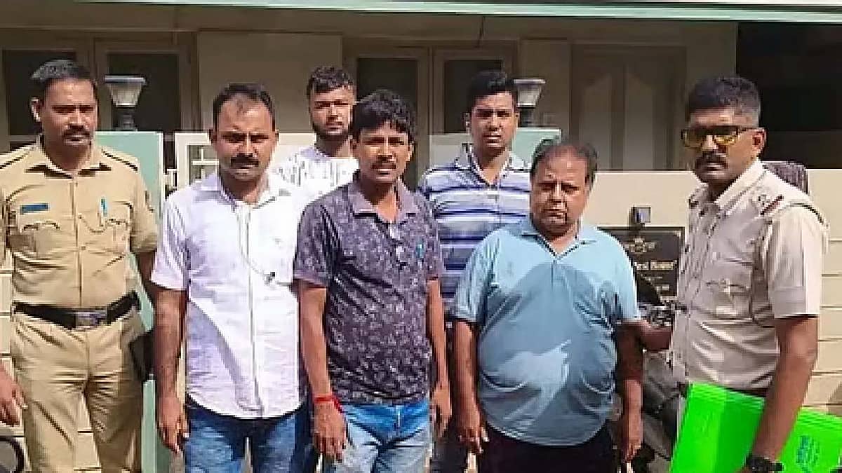 TMC ಮಾಜಿ ಶಾಸಕ ರಾಮೇಂದು ಸಿಂಹರಾಯ್ ಬೆಳಗಾವಿಯಲ್ಲಿ ಬಂಧನ: ಚೋರ್..ಚೋರ್ ಎಂದು ಮೊಟ್ಟೆ, ಚಪ್ಪಲಿ ಎಸೆದ ಬಿಜೆಪಿ ಕಾರ್ಯಕರ್ತರು; Video