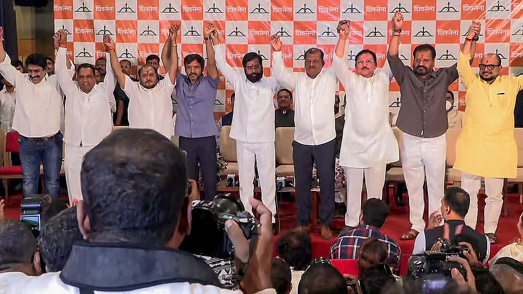 'ಆಪರೇಷನ್ ಟೈಗರ್' ಸಕ್ಸಸ್: ಶಿಂಧೆ ಸಮ್ಮುಖದಲ್ಲಿ ಶಿವಸೇನೆ ಸೇರಿದ ಉದ್ಧವ್ ಸೇನೆಯ ಆರು ಸಂಸದರು; ವಿಭಜನೆ ಅಧಿಕೃತ!