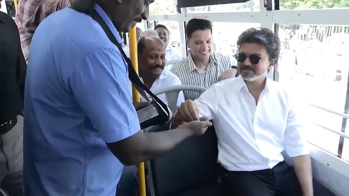 Video: 300 ಹೊಸ ಬಸ್ಗಳಿಗೆ ಚಾಲನೆ ನೀಡಿ ಅದರಲ್ಲೇ ಪ್ರಯಾಣಿಸಿದ CM Vijay